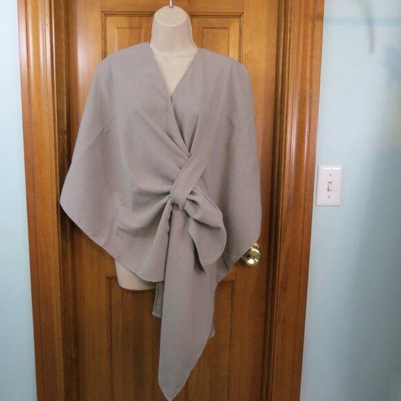 NWT FHQ Collection Grayish Taupe Wrap with Closure Size Medium - Picture 1 of 6